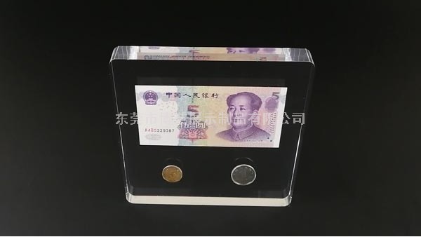 如何用亞克力展示架滿(mǎn)足日常宣傳需求