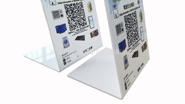 作為亞克力展示架廠商，應(yīng)該怎樣做展示架才不會發(fā)黃呢？